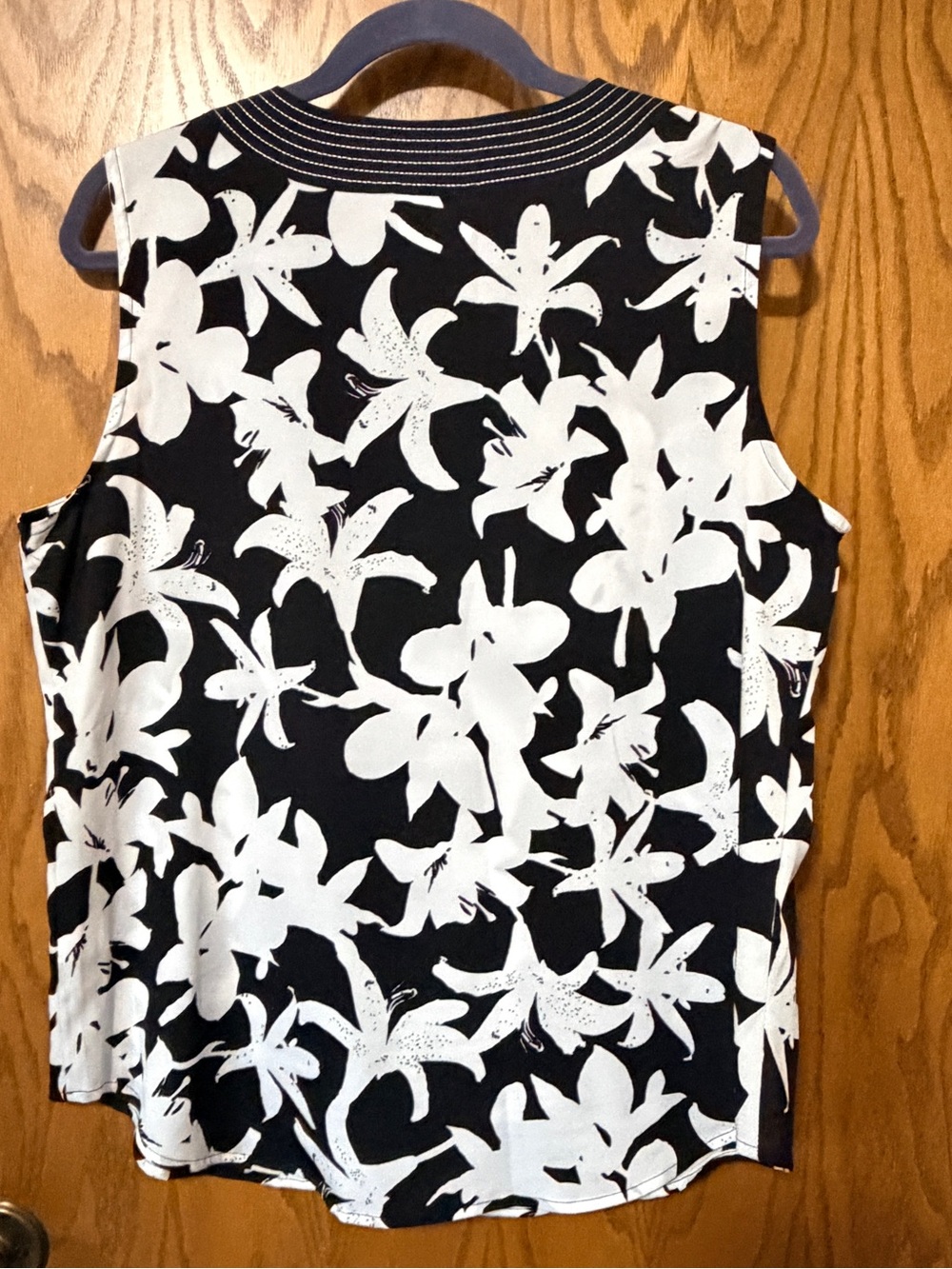 Liz Claiborne Black and White Floral Sleeveless Camisole - Picture 3 of 4